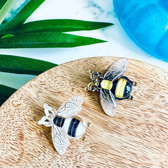 3/$22🩶 Bumble Bee Hair Clip Barrette Fashion Hair Accessories NEW 2 Clips - Picture 4 of 8